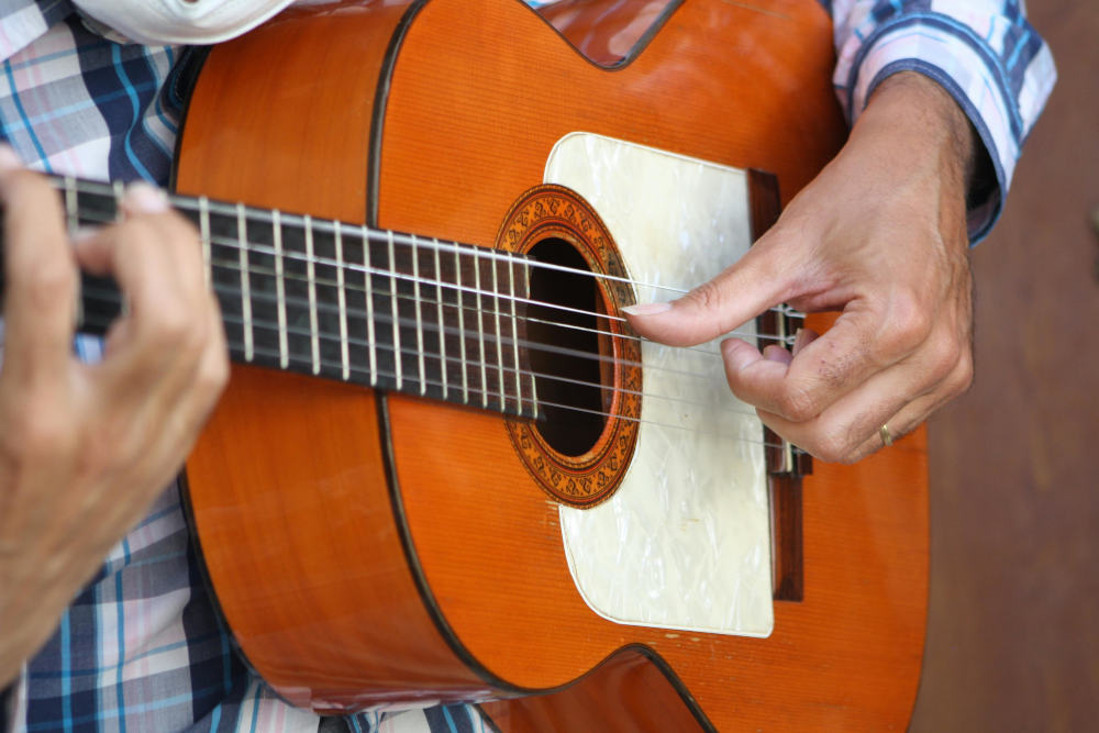 la guitarra, uno de los instrumentos del flamenco más importantes