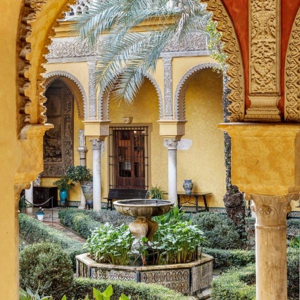 jardines del palacio de las dueñas en Sevilla